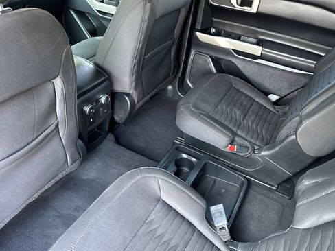 Certified 2021 Ford Explorer XLT RWD image 13