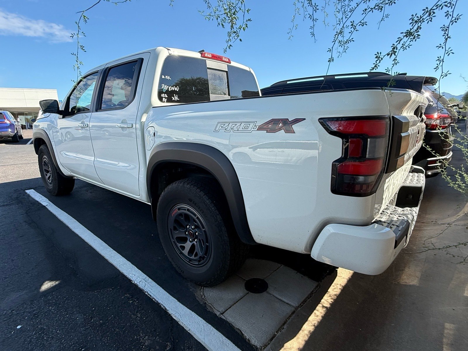 Used 2026 Nissan Frontier PRO-4X AWD/4WD image 3