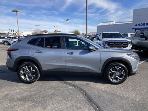 Used 2026 Chevrolet Trax LT w/ LT Convenience Package image 4