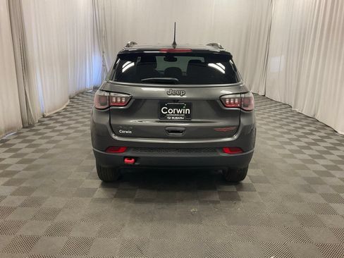 Used 2022 Jeep Compass Trailhawk w/ Trailhawk Convenience Group AWD/4WD image 5