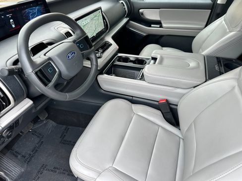 Used 2025 Ford Expedition Max Active AWD/4WD image 11