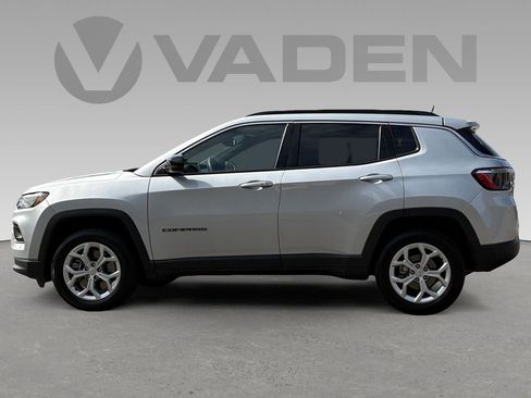 Used 2024 Jeep Compass Latitude image 6