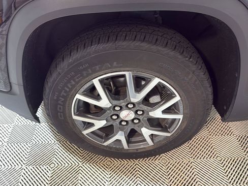 Used 2023 GMC Acadia SLE w/ Driver Convenience Package FWD image 7