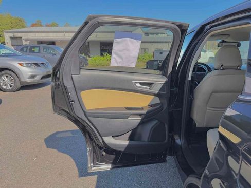 Used 2019 Ford Edge SEL image 16