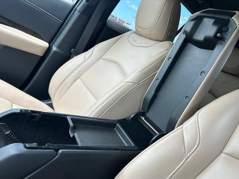 Used 2025 Cadillac XT4 Premium Luxury FWD image 38