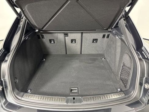 Certified 2025 Porsche Macan AWD/4WD image 20