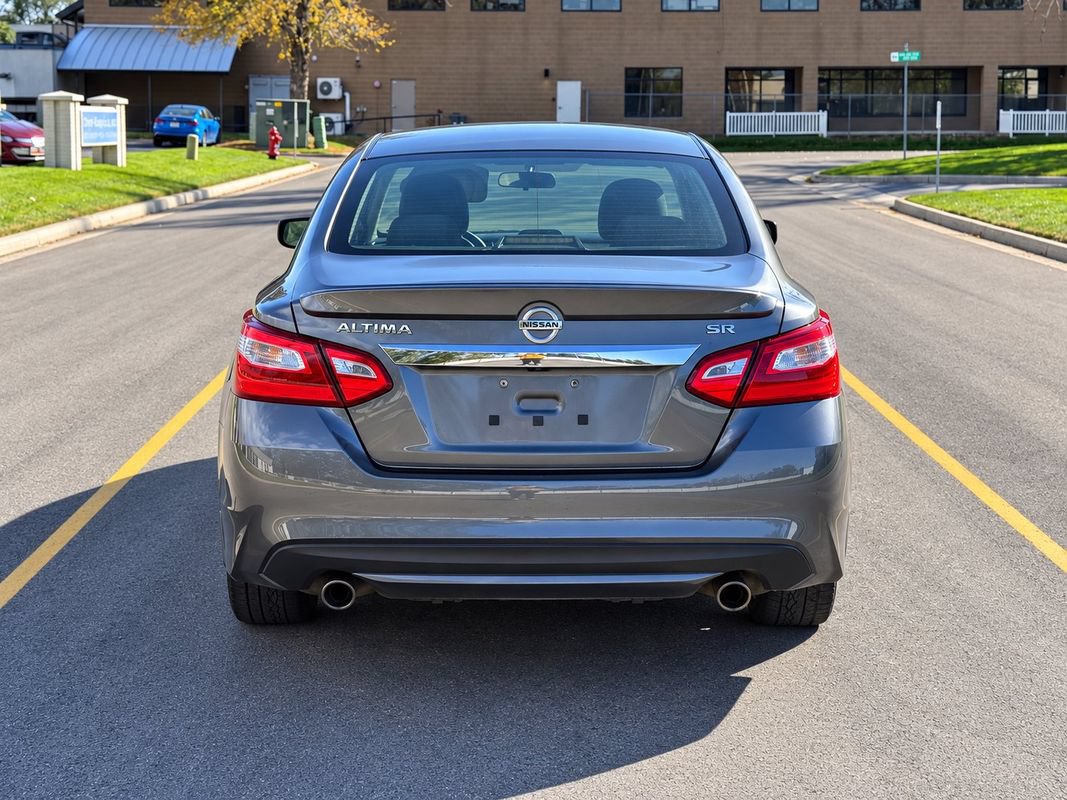 Used 2016 Nissan Altima 2.5 SR w/ LED Appearance Package FWD image 4