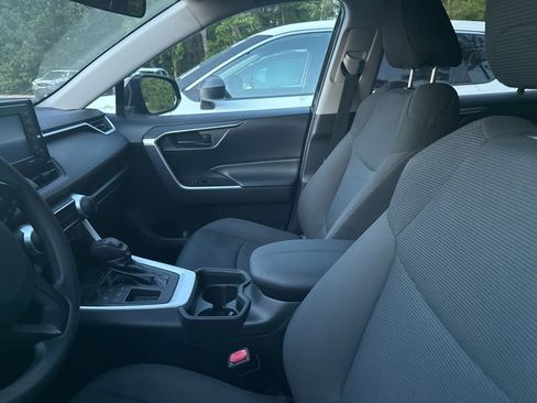 Used 2020 Toyota RAV4 LE image 8