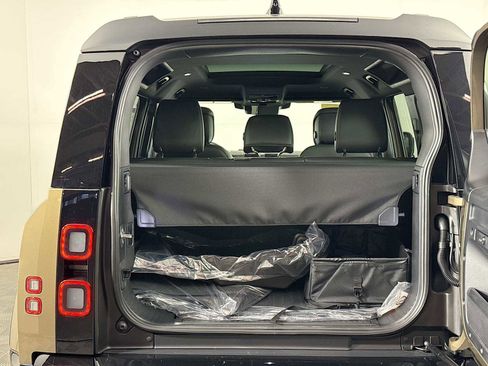 New 2026 Land Rover Defender 110 X-Dynamic SE image 25