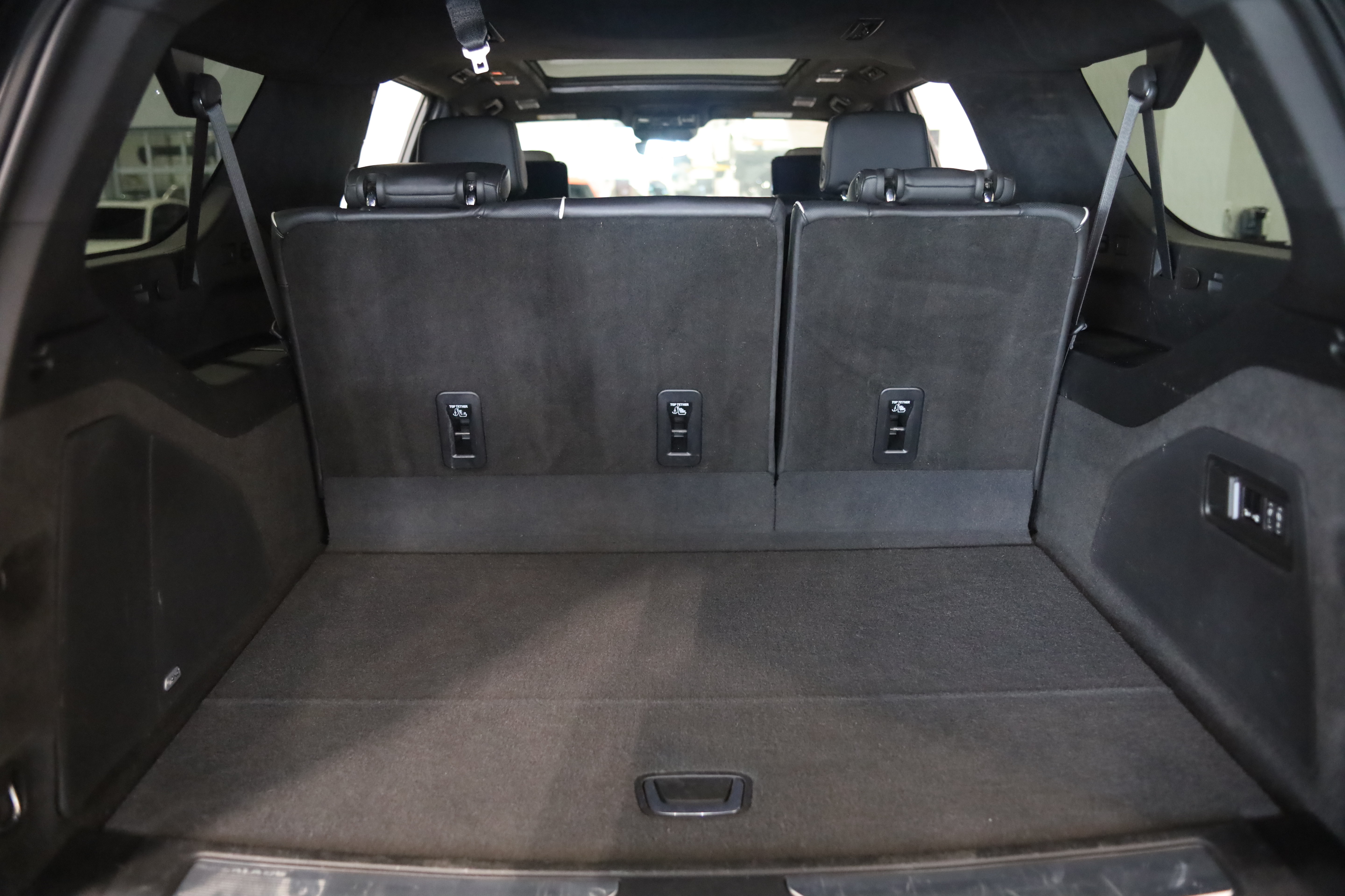 Used 2024 Cadillac Escalade ESV V AWD/4WD image 7