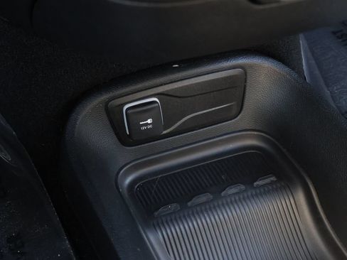 New 2026 Chrysler Pacifica Select FWD image 39