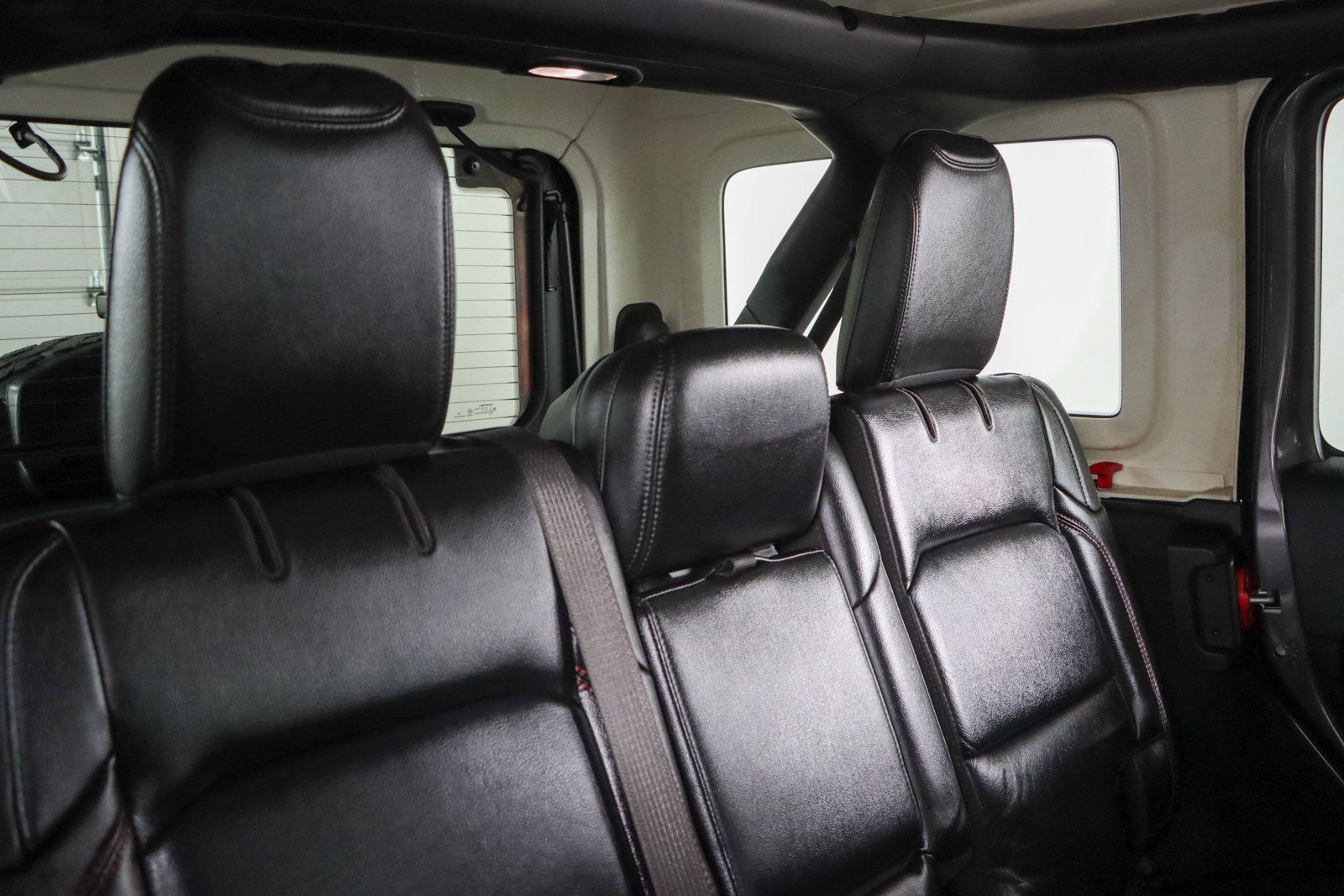 Used 2018 Jeep Wrangler Unlimited Rubicon AWD/4WD image 28