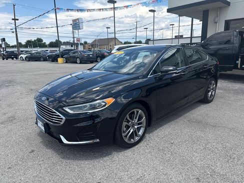 Used 2019 Ford Fusion SEL FWD image 2