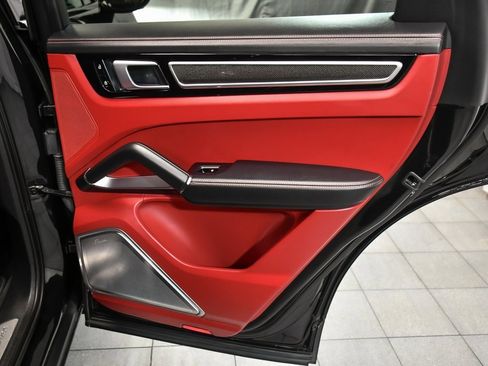 Used 2021 Porsche Cayenne Turbo w/ Assistance Package image 13