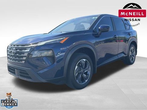 Used 2025 Nissan Rogue SV image 3