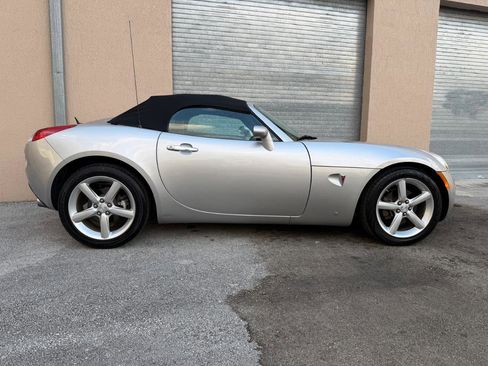 Used 2009 Pontiac Solstice Convertible w/ Premium Package image 32