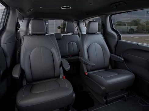 New 2027 Chrysler Pacifica Select w/ Family Tech Group AWD/4WD image 15