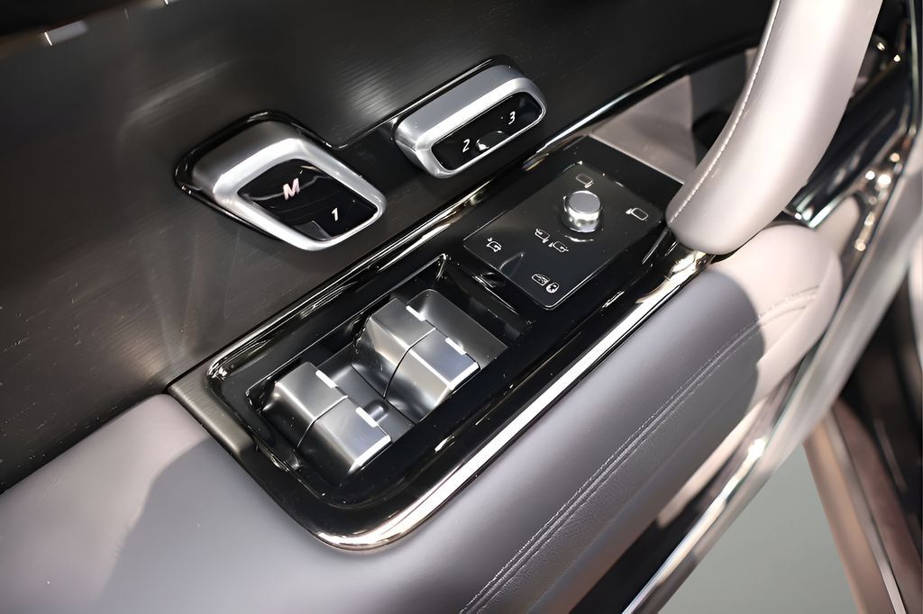 New 2026 Land Rover Range Rover Sport SE AWD/4WD image 10
