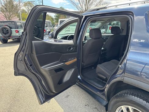 Used 2018 GMC Acadia SLE w/ Driver Alert Package I AWD/4WD image 26