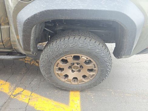 Used 2025 Toyota Tacoma Trailhunter image 11