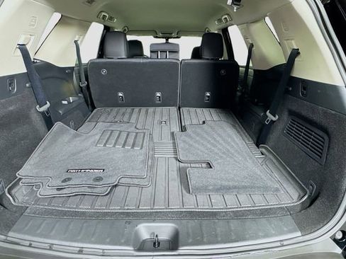 Used 2024 Nissan Pathfinder S image 27