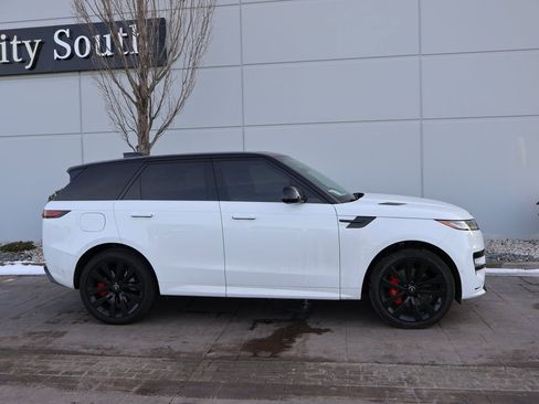 Used 2025 Land Rover Range Rover Sport Dynamic SE image 5