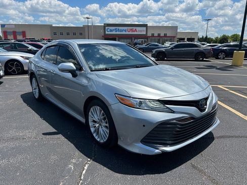 Used 2020 Toyota Camry XLE FWD image 1