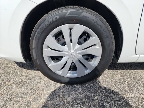 Used 2023 Nissan Versa S FWD image 12