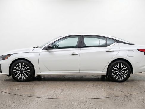 Used 2025 Nissan Altima 2.5 SV FWD image 5