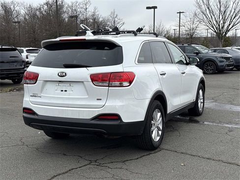 Certified 2018 Kia Sorento LX image 2