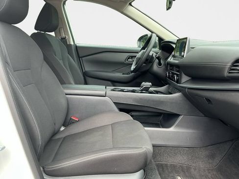 Used 2025 Nissan Rogue S AWD/4WD image 16