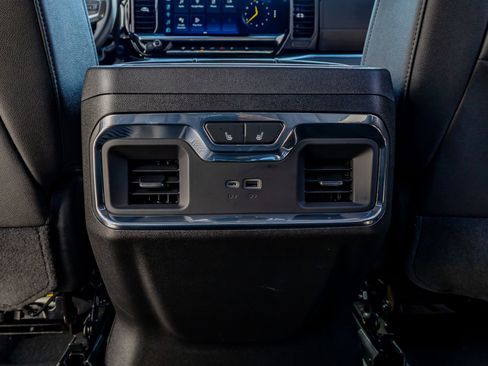 Used 2025 Chevrolet Silverado 2500 LTZ w/ LTZ Convenience Package AWD/4WD image 31