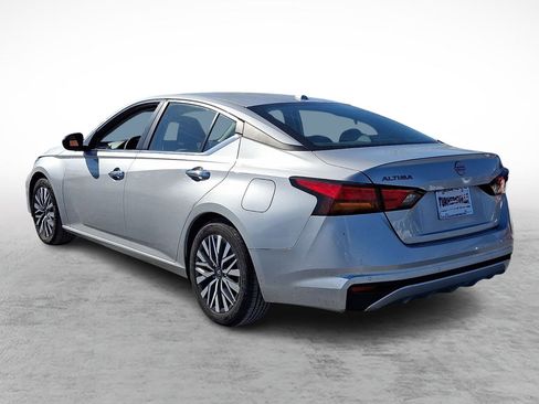 Used 2024 Nissan Altima 2.5 SV image 3