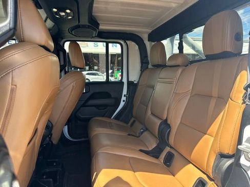 Used 2022 Jeep Gladiator Overland AWD/4WD image 11