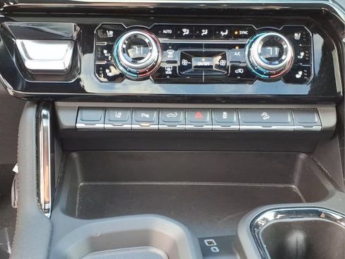 Used 2024 GMC Sierra 2500 AT4 w/ AT4 Premium Plus Package AWD/4WD image 23