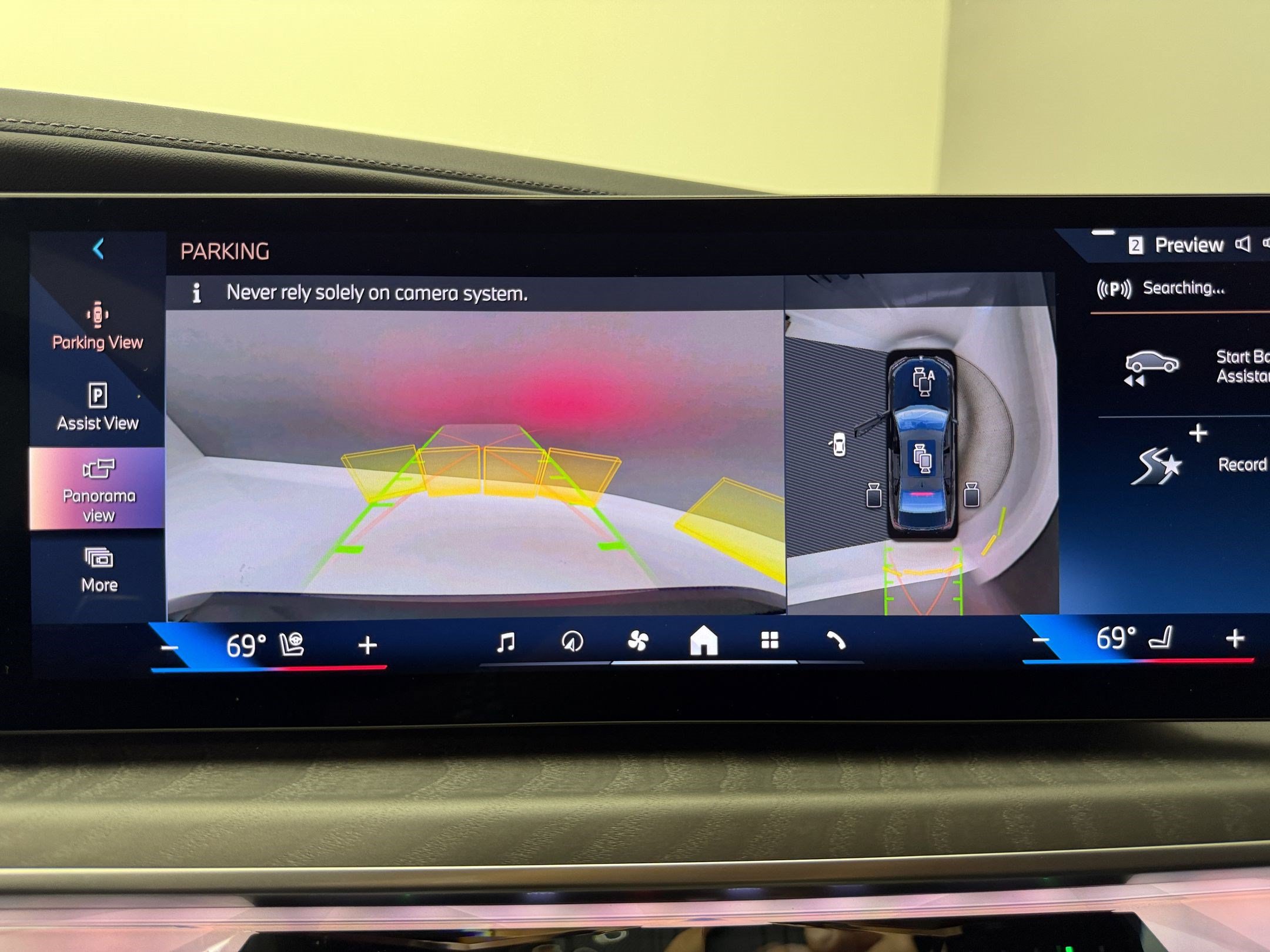 Certified 2025 BMW 740i w/ Premium Package RWD image 20