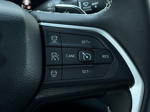 Used 2023 Jeep Grand Cherokee Altitude AWD/4WD image 33