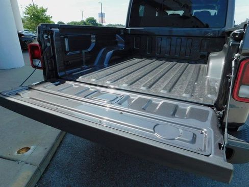 New 2025 Jeep Gladiator Sport image 12