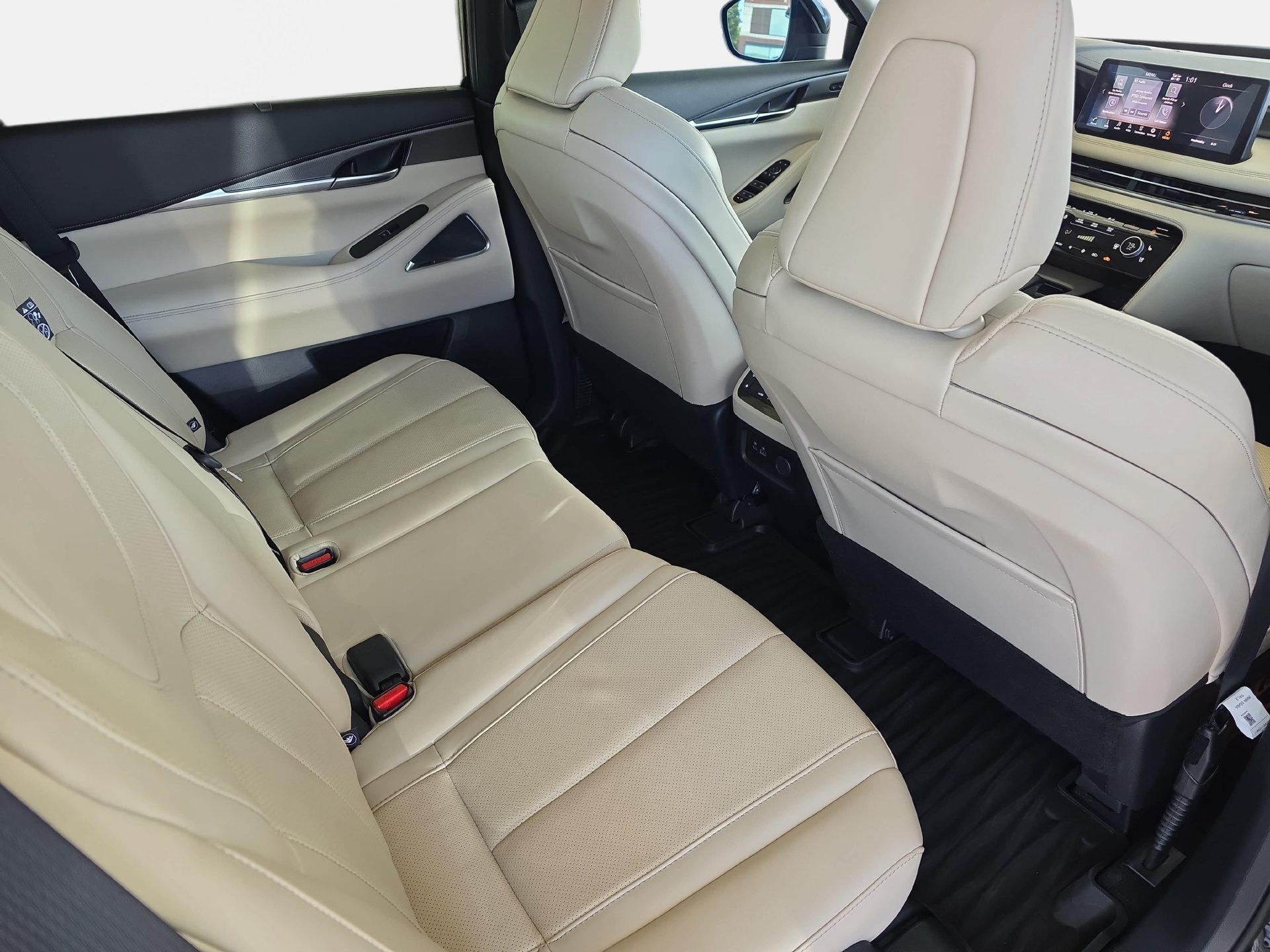 Certified 2024 INFINITI QX60 Luxe w/ Performance Audio Package FWD image 11