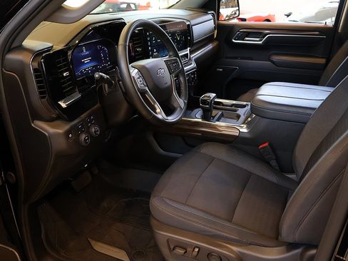 Used 2025 Chevrolet Silverado 1500 RST w/ All Star Edition Plus AWD/4WD image 4