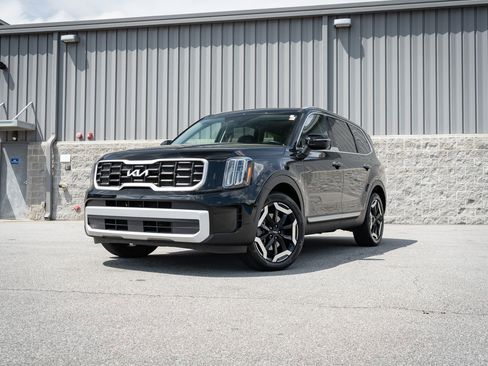Used 2025 Kia Telluride S FWD image 1