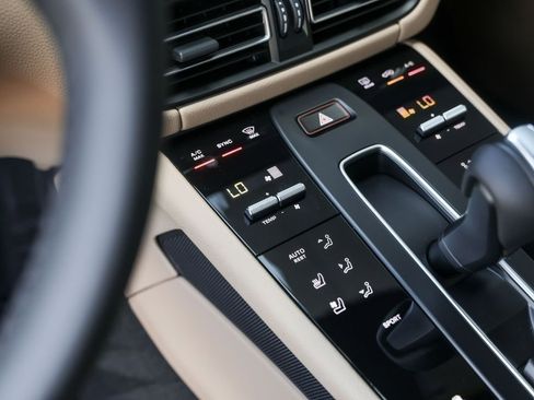 Certified 2026 Porsche Macan AWD/4WD image 25