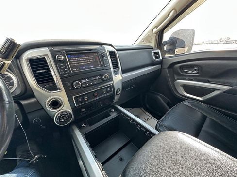 Used 2016 Nissan Titan PRO-4X w/ Pro-4x Convenience Package image 21
