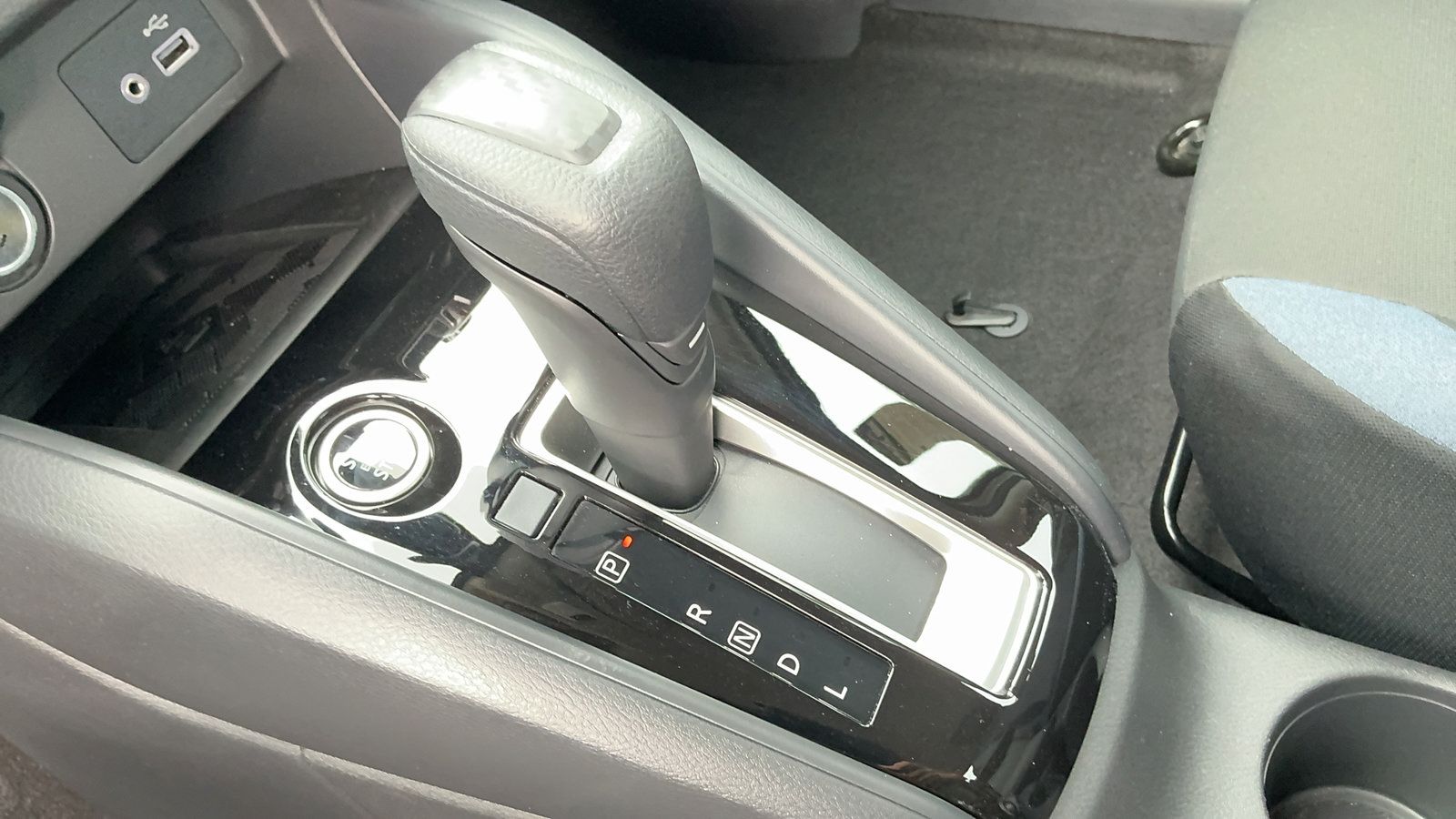 Certified 2025 Nissan Versa SV w/ Trunk Package FWD image 33