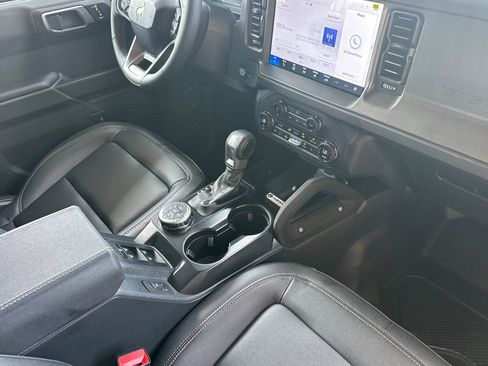 New 2025 Ford Bronco Badlands image 16