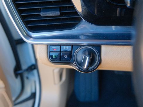 Used 2017 Porsche Panamera image 13