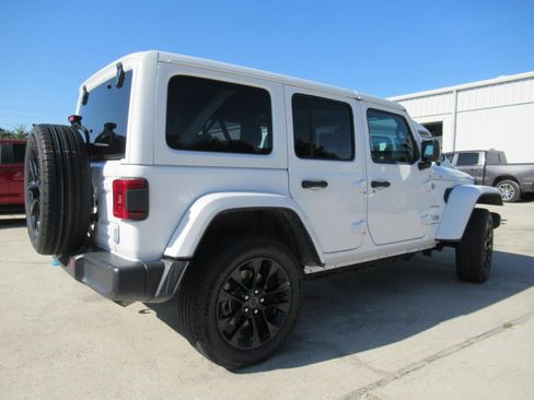 Used 2024 Jeep Wrangler Unlimited Sahara AWD/4WD image 4