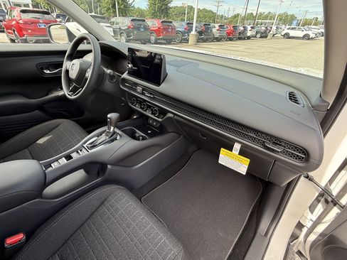 New 2026 Honda HR-V LX image 33