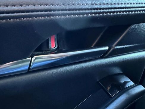 Used 2022 MAZDA MAZDA3 s image 38