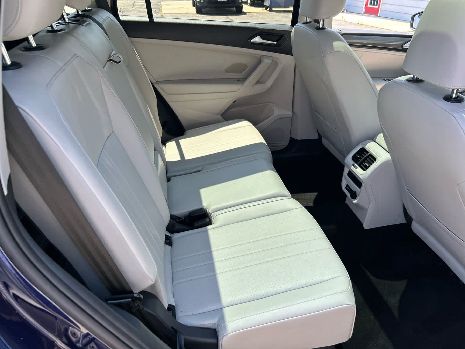 Used 2023 Volkswagen Tiguan SE w/ Panoramic Sunroof Package AWD/4WD image 28